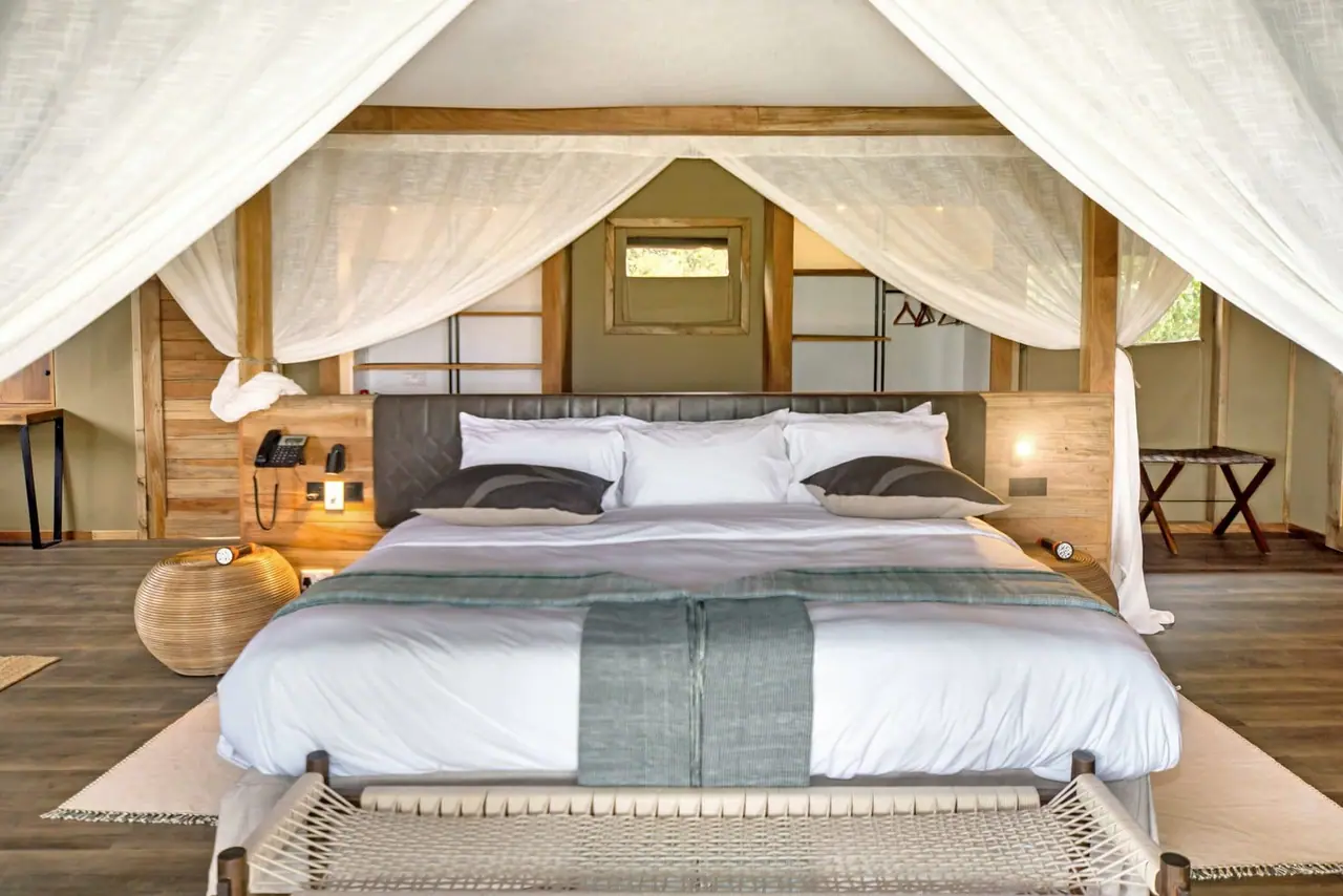 A suite bedroom with a canopied bed