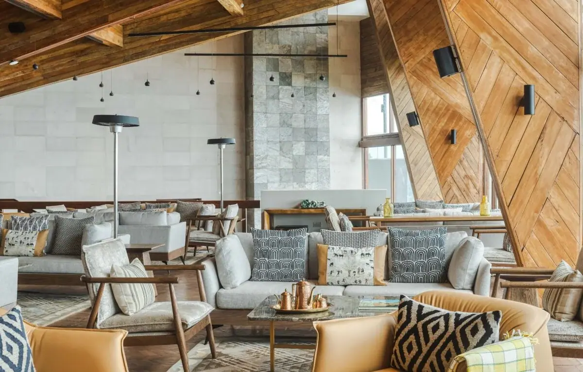 A-frame timber lounge at Ngorongoro Lodge, The Rim Room (Meliá Collection)